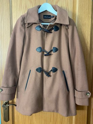 Abrigo Stradivarius marrón talla S