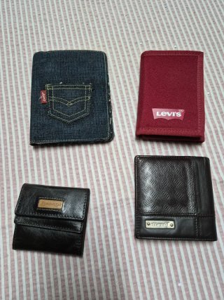Lote 4 Carteras/Monederos Levis y Liberto