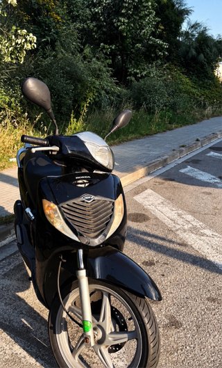 Honda SH 125i Scooter Negra