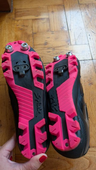 Zapatillas Ciclismo Spinning Negras Suela Rosa