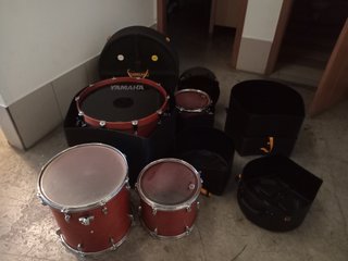 Batería Yamaha Maple Custom Absolute con estuches