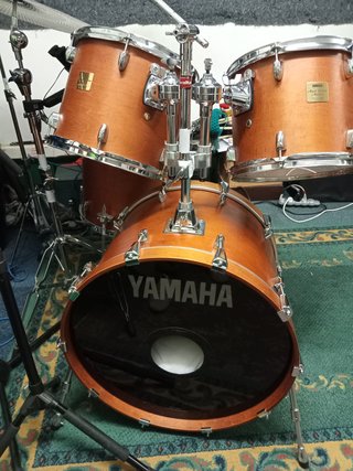 Batería Yamaha Maple Custom Absolute con estuches