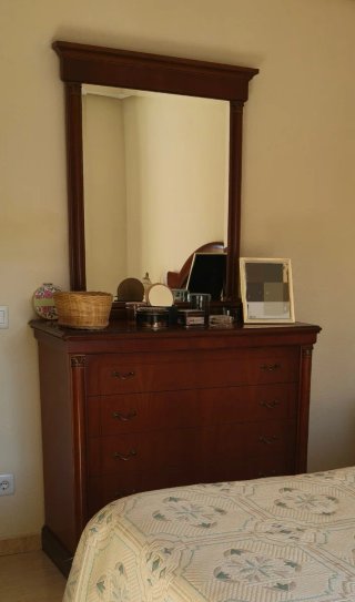 Conjunto de Cómoda y espejo de madera con 5cajones