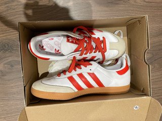Zapatillas Adidas Blancas y Rojas
