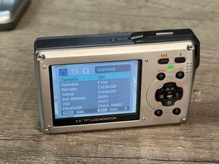 Cámara Digital Traveler UW-8 de 8.1 megapixeles