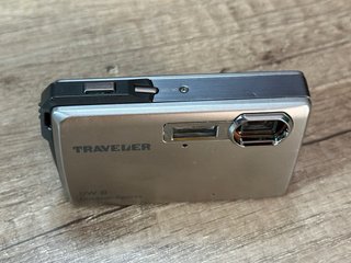 Cámara Digital Traveler UW-8 de 8.1 megapixeles