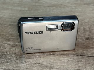 Cámara Digital Traveler UW-8 de 8.1 megapixeles