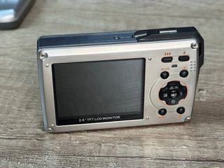 Cámara Digital Traveler UW-8 de 8.1 megapixeles