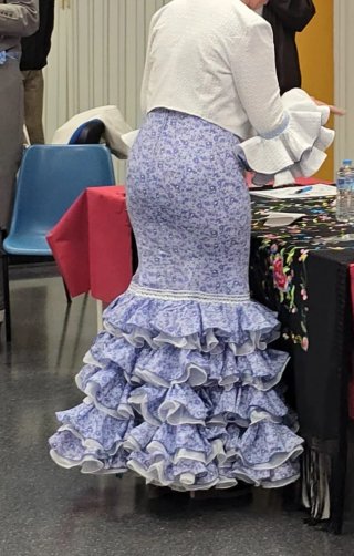 Traje de flamenca azul y blanco