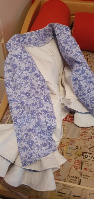 Traje de flamenca azul y blanco