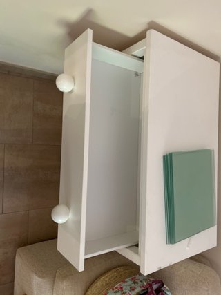 Cómoda blanca de madera con 3 cajones