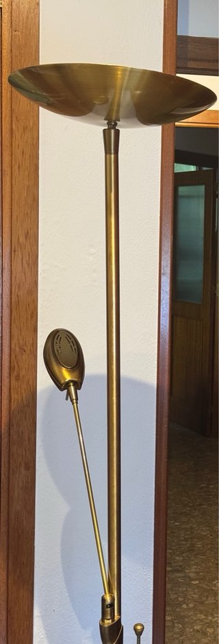 Lámpara de pie de bronce