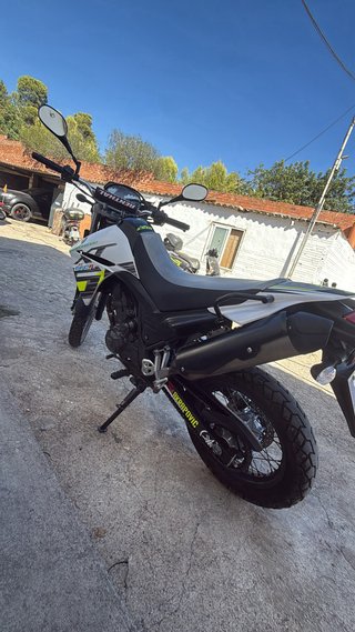 Yamaha XT 660R Enduro Blanca y Negra