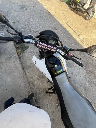 Yamaha XT 660R Enduro Blanca y Negra
