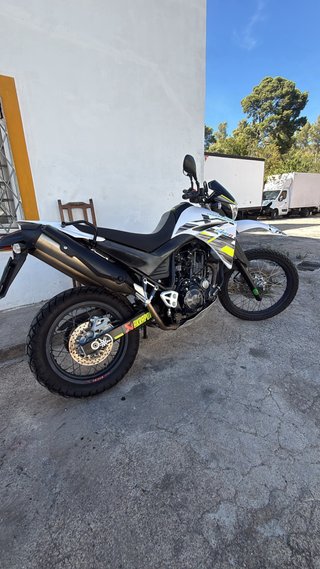 Yamaha XT 660R Enduro Blanca y Negra