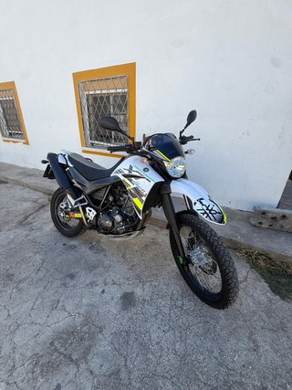 Yamaha XT 660R Enduro Blanca y Negra