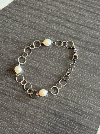 Pulsera Plata con Perlas Blancas