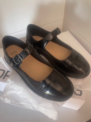 Zapatos negros charol cole niña