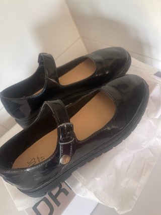 Zapatos negros charol cole niña