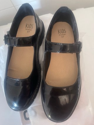 Zapatos negros charol cole niña