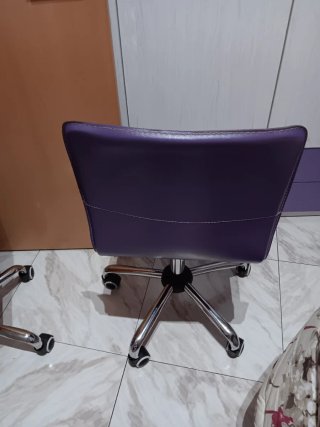 OPORTUNIDAD SILLA DE OFICINA GIRATORIA MORADA
