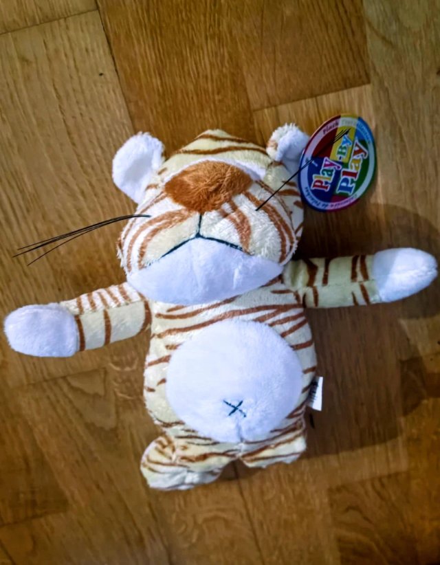 Peluche Tigre Play by Play con etiqueta