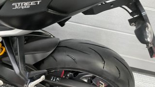 Triumph Street Triple 765 RS Negra