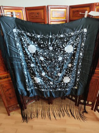 Mantón Manila Raso Negro Bordado