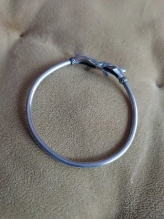 Pulsera rígida plata con delfines