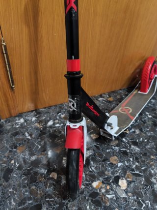 Patinete Bollinger Rojo y Negro