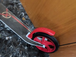 Patinete Bollinger Rojo y Negro