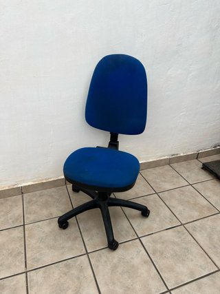 Silla de escritorio azul y negra