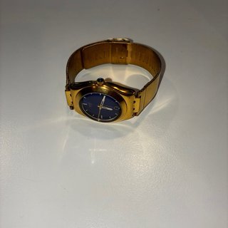Reloj Swatch Dorado Analógico Azul