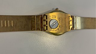Reloj Swatch Dorado Analógico Azul