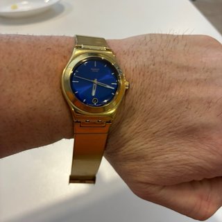 Reloj Swatch Dorado Analógico Azul