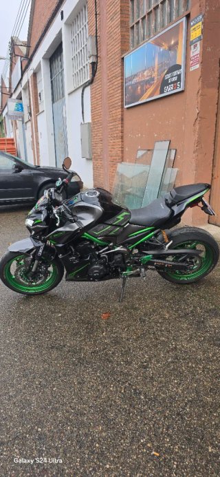 Kawasaki Z900 Negra/Azul Naked