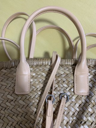 Capazo mediano de rafia beige y marrón