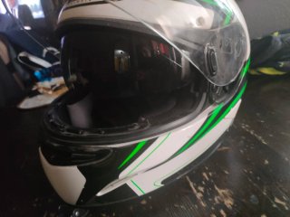 Casco JJC blanco y verde