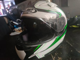 Casco JJC blanco y verde
