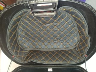 Baúl Givi 47l con base y respaldo
