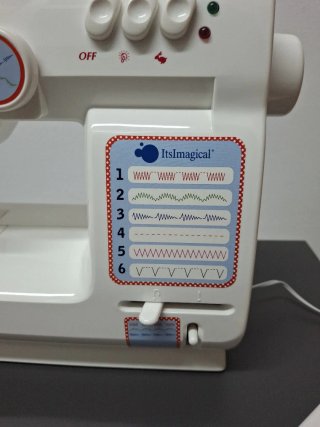 Máquina de coser infantil ItsImagical/Imaginarium