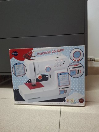 Máquina de coser infantil ItsImagical/Imaginarium