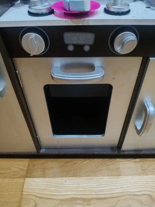 Cocina de juguete con accesorios. Entrega en mano