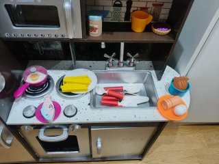 Cocina de juguete con accesorios. Entrega en mano