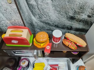 Cocina de juguete con accesorios. Entrega en mano
