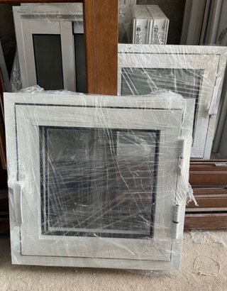 Ventana abatible para baño nueva sin usar
