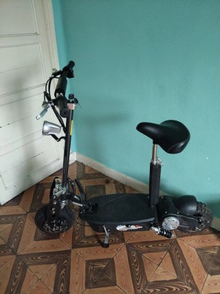 Patinete eléctrico con asiento