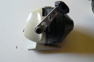 Due mulinelli da pesca Catchmaster C244 e uno in legno