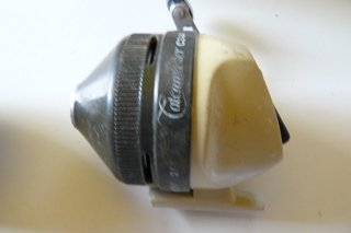 Due mulinelli da pesca Catchmaster C244 e uno in legno