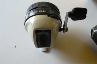 Due mulinelli da pesca Catchmaster C244 e uno in legno